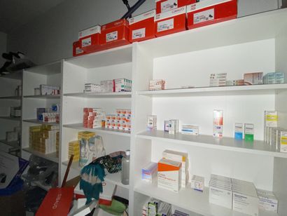 STOCK d'environ 4000 produits de pharmacie...