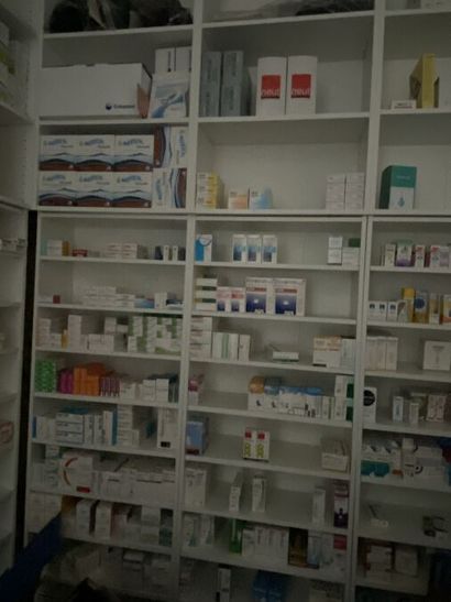 STOCK d'environ 4000 produits de pharmacie...