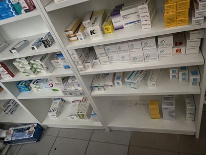 STOCK d'environ 4000 produits de pharmacie...