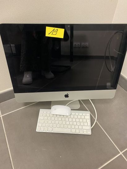 1 IMAC (ancien modèle) + clavier

VENTE AUX...