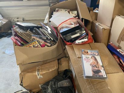 IMPORTANT STOCK de (+/-) 4000 DVD de films...
