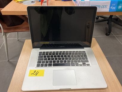 1 MacBook Pro 17