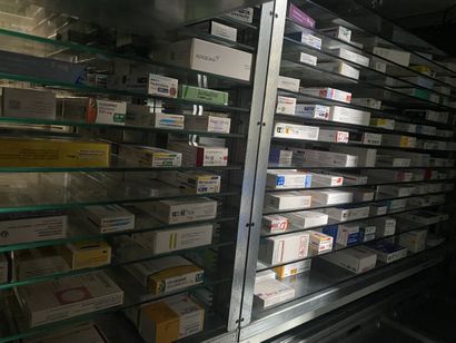 STOCK d'environ 4000 produits de pharmacie...