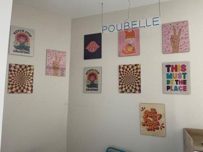 - 5 tables blanches 2 couverts piétement...