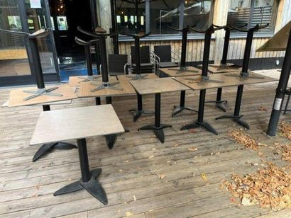 24 tables pliantes plateau bois vernis et...