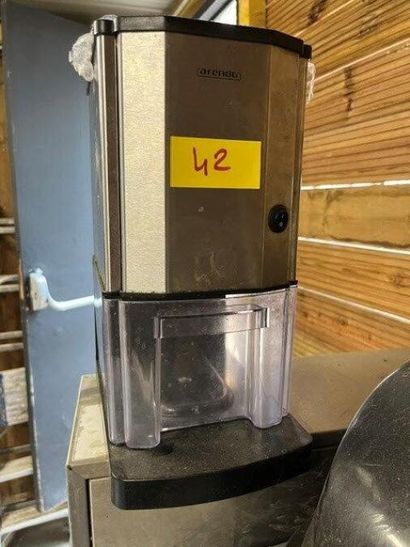 1 machine à glaces pilées ARENDO (Lot situé...