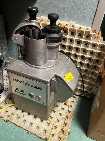 - 1 ROBOT COUPE type CL50
- 1 lot de petits...