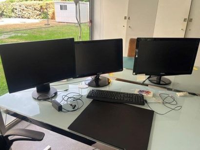 - 1 écran PHILPS
- 2 écrans SAMSUNG
- 1 clavier
-...