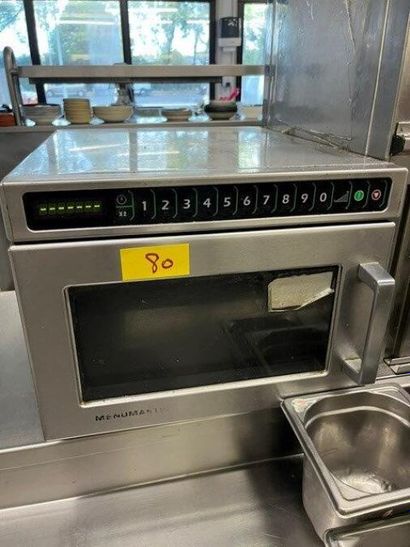 1 micro-ondes MENUMASTER (Lot situé cuisine...