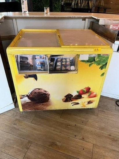 1 congélateur bahut AHT
 (Lot situé bar)...