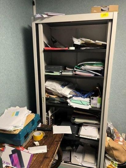- 1 armoire basse rideau
- 1 armoire haute...