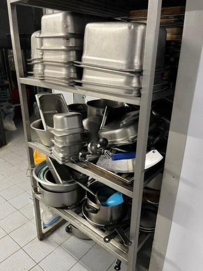 1 important lot d'ustensiles de cuisine,...