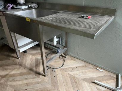1 bac à plonge avec égouttoir 120 x 70cm...