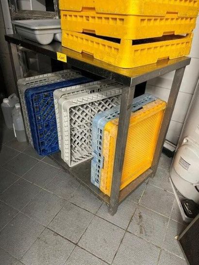 1 table inox 120x60cm avec étagère (Lot situé...