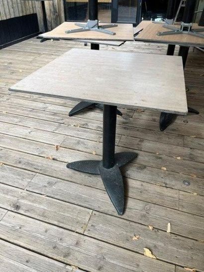 24 tables pliantes plateau bois vernis et...