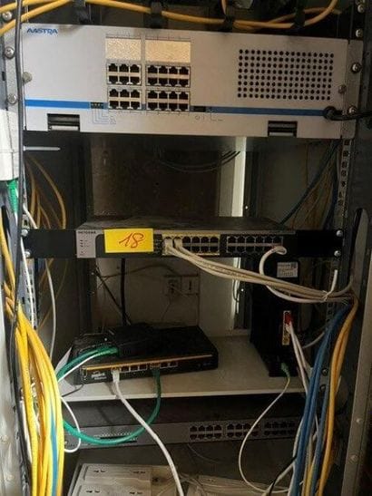 - 1 switch AASTRA
- 1 switch NETGEAR
- 1...