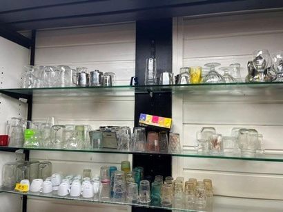 1 lot de petit matériel de bar (tasses, verres,...
