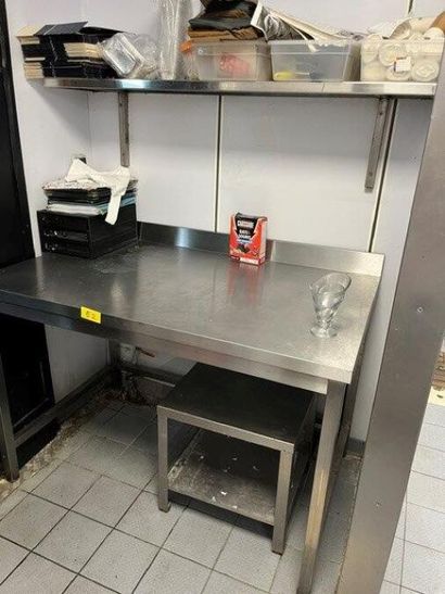 - 1 table inox avec dosseret 120x90cm
- 1...