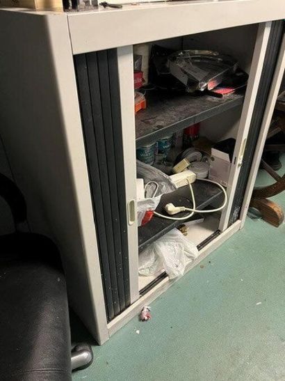- 1 armoire basse rideau
- 1 armoire haute...