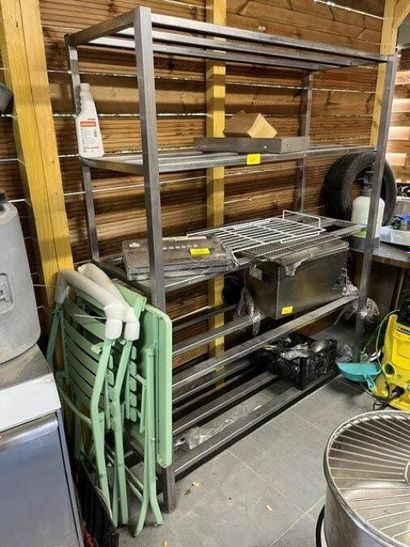 - 1 étagère inox 1,50 ml à 5 niveaux
- 2...