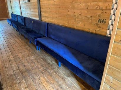 4 banquettes 2,20 ml en velours bleu (Lot...