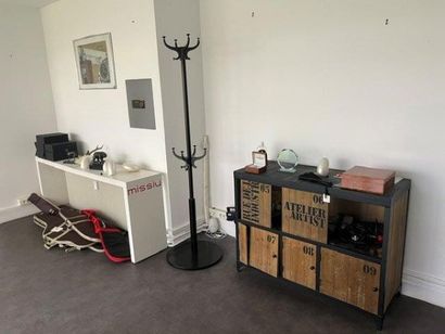 - 2 tables bureaux plateau bois armature...