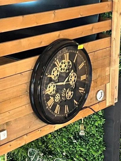 1 pendule (Lot situé 1er étage mezzanine)...