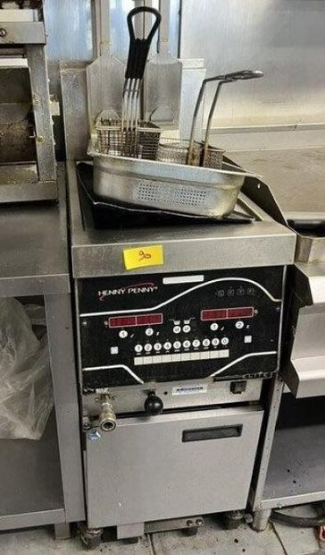 1 friteuse 1 bac HENNY PENNY (Lot situé cuisine...