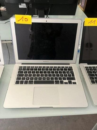 1 ordinateur APPLE MacBook Air sans chargeur

VENTE...