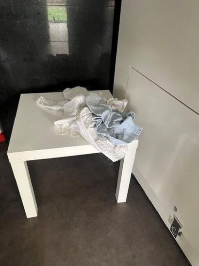 - 1 meuble bas de rangement métallique MAISON...
