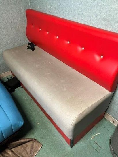 - 1 armoire basse rideau
- 1 armoire haute...