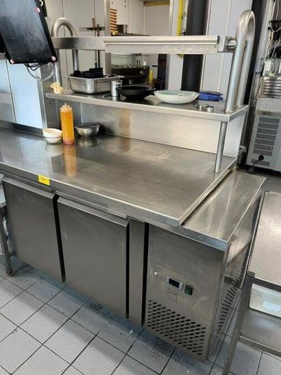 1 meuble froid positif à 2 portes METRO surmonté...