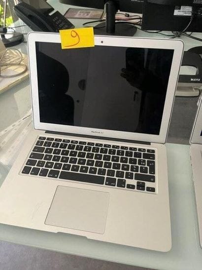 1 ordinateur APPLE MacBook Air sans chargeur

VENTE...