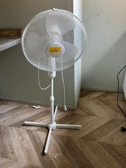 1 ventilateur sur pied (sans marque) (Lot...