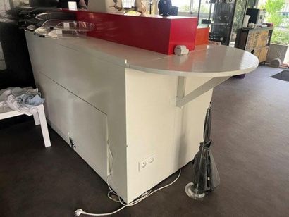 1 comptoir de présentation pour les salons...