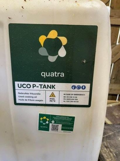 1 bac dégraisseur huile QUATRA (Lot situé...