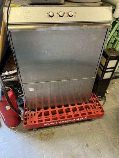 1 lave-vaisselle METRO Pro (Lot situé cabanon)...