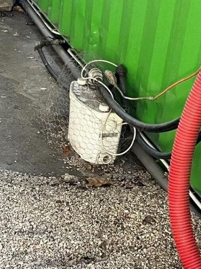 1 Container maritime vert d'environ 8 ml...