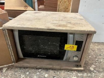 1 micro-ondes CANDY + caisse en bois (Ref....