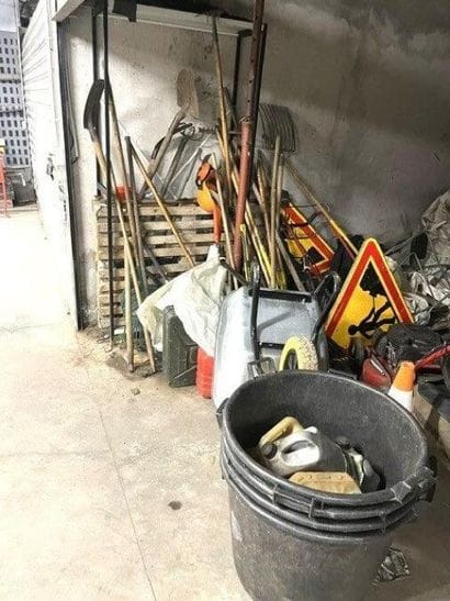 1 lot d'outillages manuels comprenant : Fourches,...