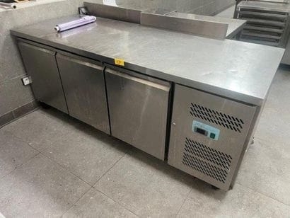 1 tour réfrigéré inox REFRIGINOX 3 portes

VENTE...