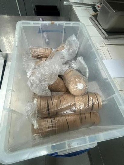 STOCK de barquettes en carton/aluminium

VENTE...