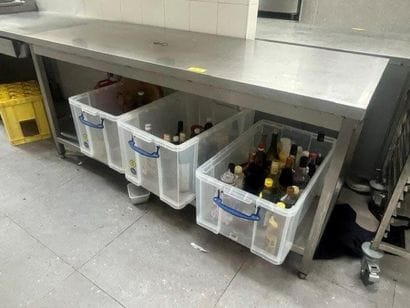 1 table inox 2 plateaux 1.80ml

VENTE AUX...