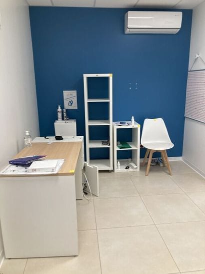 Ensemble de mobilier comprenant :
- 1 bureau...