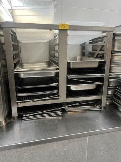 1 porte-bacs inox (sans le contenu)

VENTE...