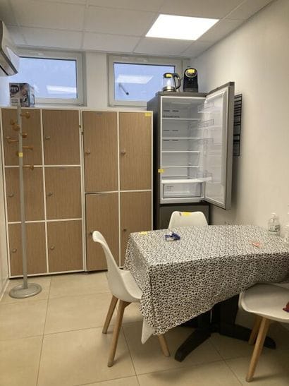 Ensemble de mobilier comprenant :
- 2 blocs...