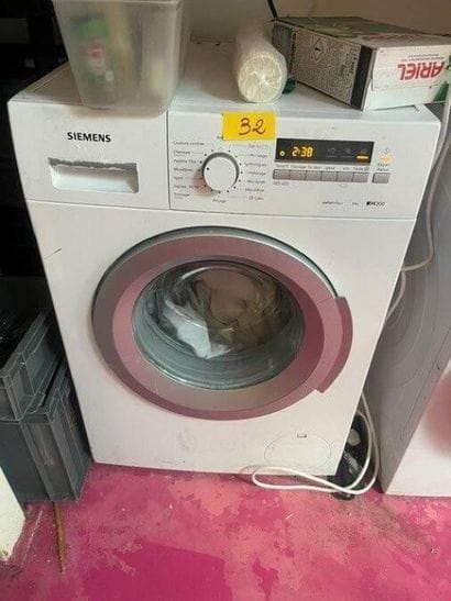 1 machine à laver SIEMENS 

VENTE AUX ENCHERES...