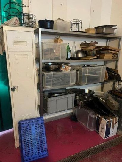 - 2 étagères inox 1.90ml à 4 plateaux 
-...