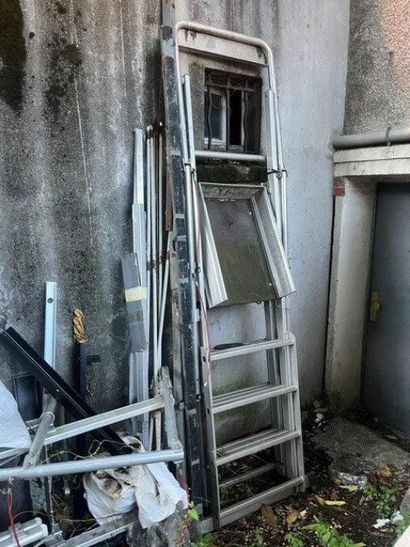 - 1 escabeau alu TUBESCA
- 1 escabeau MACC
-...