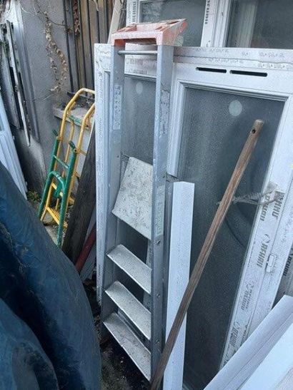 - 1 escabeau alu TUBESCA
- 1 escabeau MACC
-...